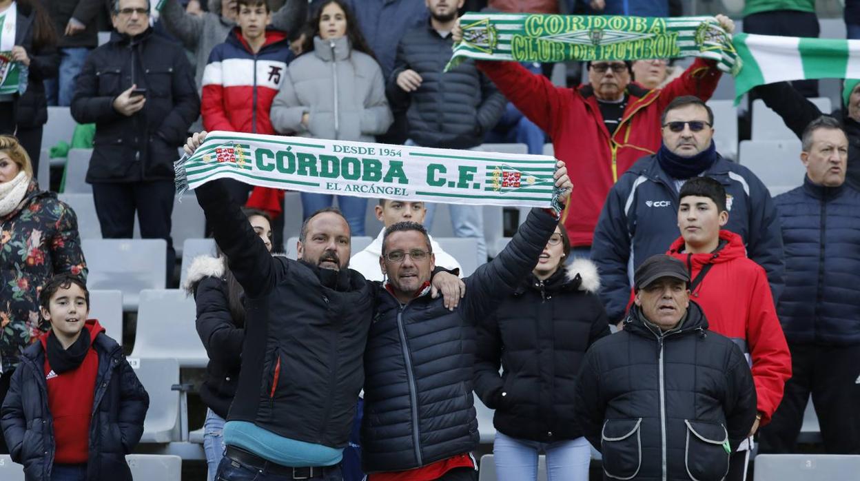 El ambiente en las gradas del Córdoba CF-Villarrubia, en imágenes