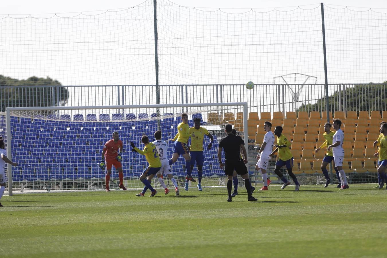 Partido Cádiz B-Yeclano