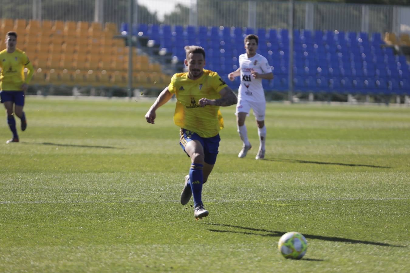 Partido Cádiz B-Yeclano