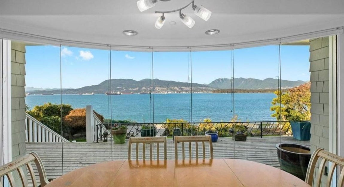 Lujo y confort. Según las informaciones del diario británico The Sun, Meghan Markle habría visitado esta mansión de 28 millones de dólares (24 milones de euros al cambio actual). Está en el distrito Kitsilano de Vancouver, una zona residencial tranquila y rodeada de naturaleza. La región está regada por una enorme piscina natural de agua salada