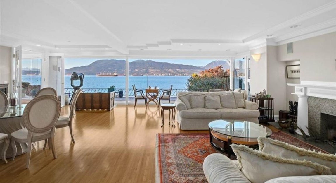 Una región privilegiada. La que podría ser la nueva mansión del príncipe Harry y Meghan Markle ofrece una panorámica privilegiada del océano. Su ubiación frente al mar es una cualidad que proyecta la nueva vida que la pareja se plantea para criar a su hijo. Se mudan a una zona tranquila, pero repleta de marisquerías a ras de mar, centros de yoga y bienestar y una amplia oferta cultural y de aventura: museos, zonas naturales, rutas de senderismo y oferta de deportes de montaña que fomentan el contacto con la naturaleza