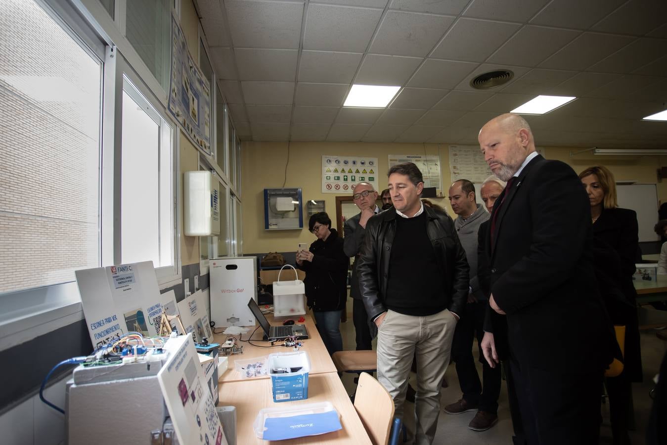 Visita del consejero de Educación al IES Murillo de Sevilla, en imágenes