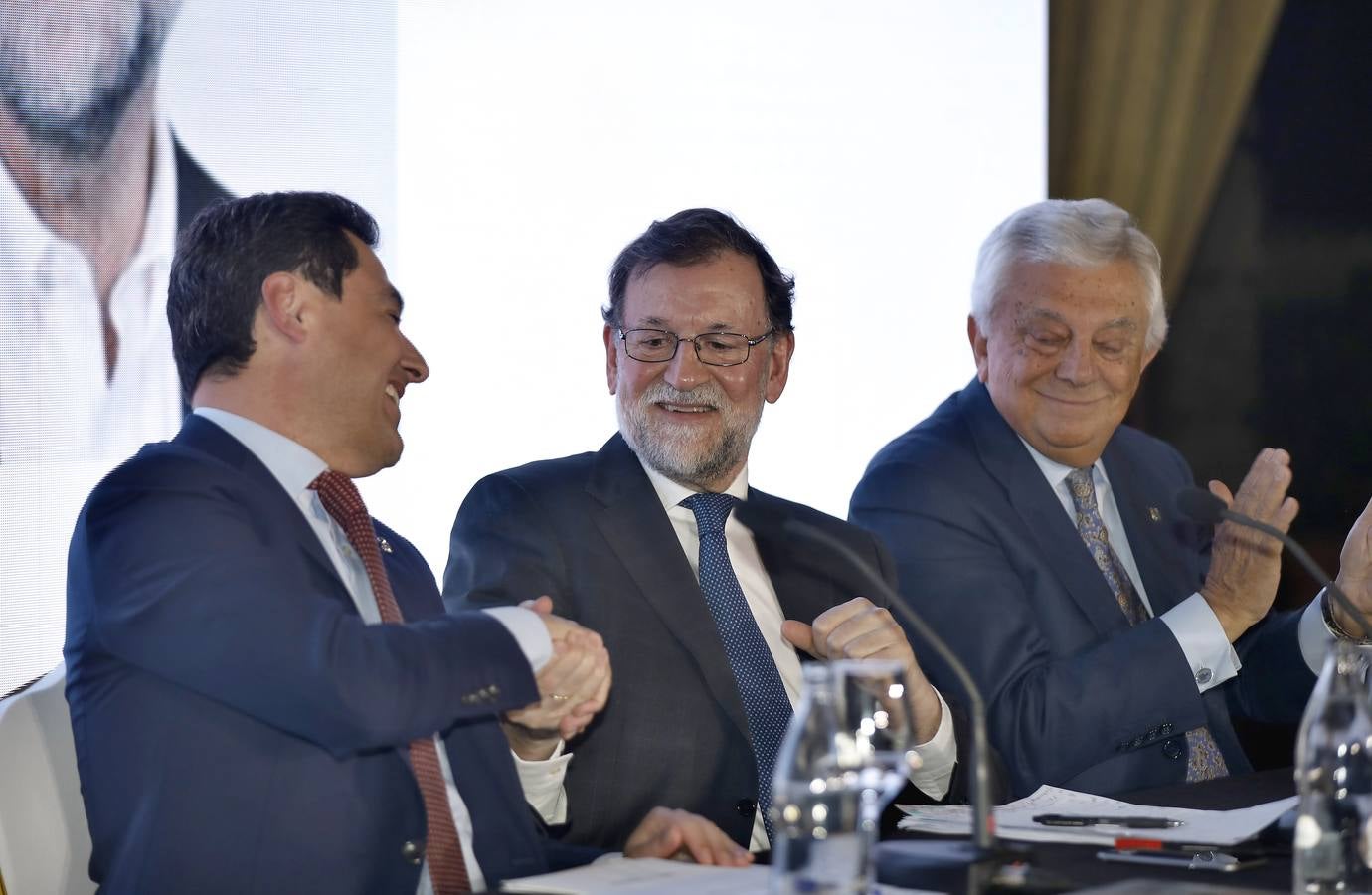 En imágenes, Rajoy presenta su libro «Una España mejor» en Sevilla