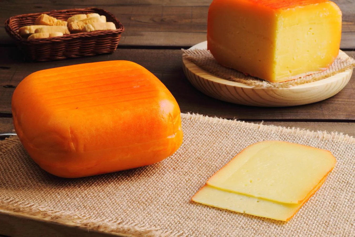 Queso de Mahón. Otro de los quesos con más proteínas... Este en concreto aporta 24,9 gramos por cada 100 gramos, según la BEDCA.