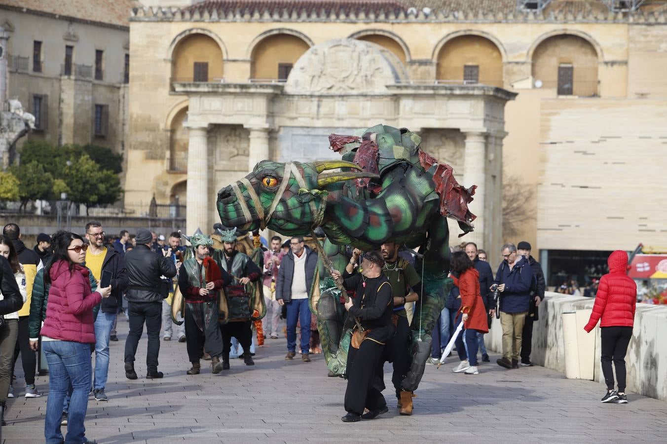 El primer días del Mercado de las Tres Culturas de Córdoba, en imágenes