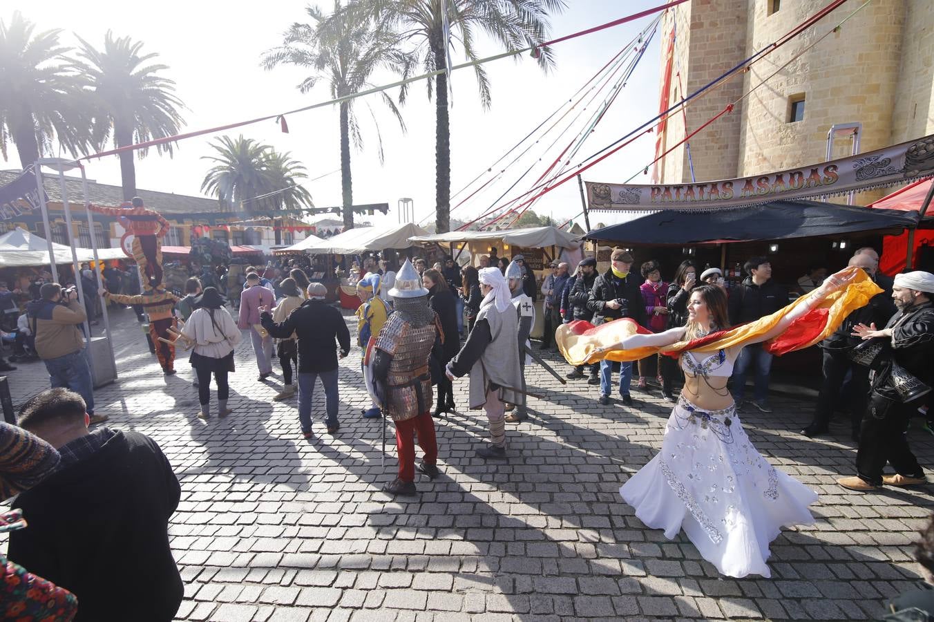 El primer días del Mercado de las Tres Culturas de Córdoba, en imágenes