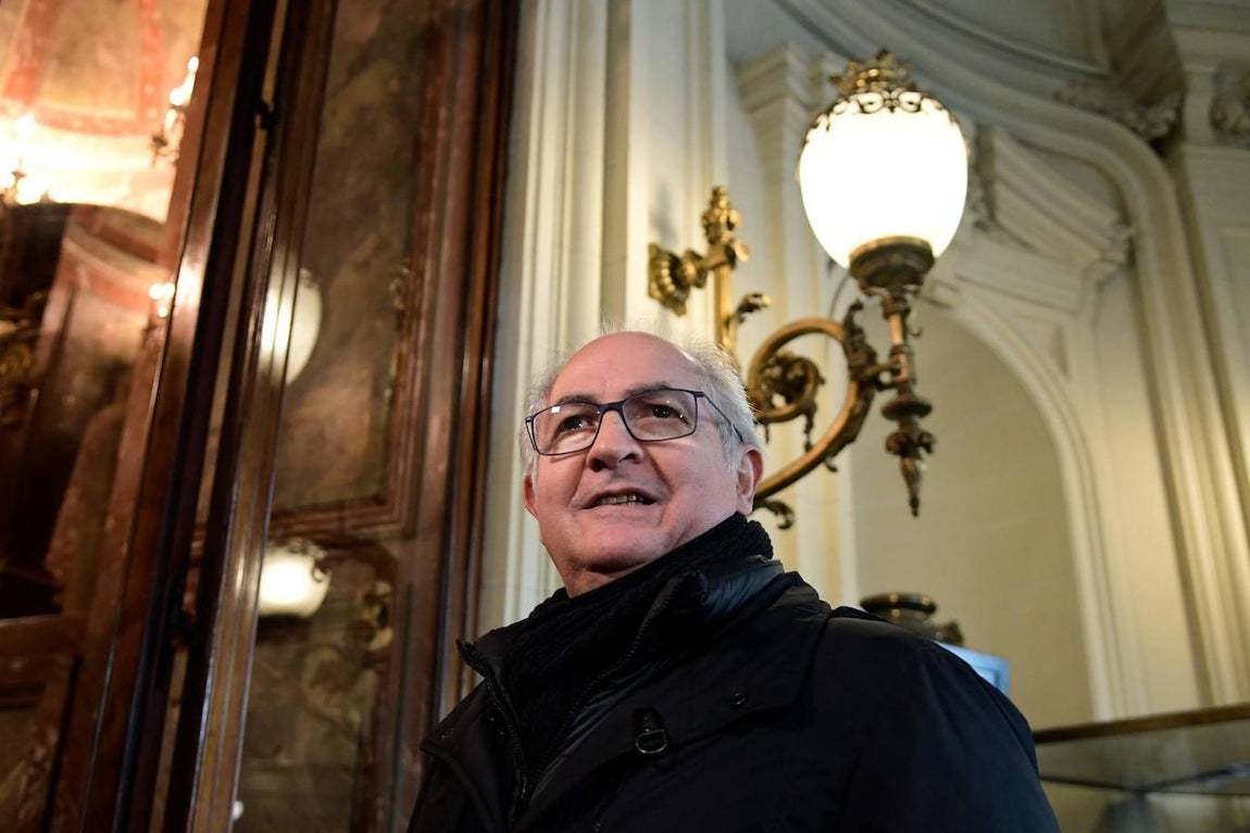 La visita de Juan Guaidó a Madrid, en imágenes. El exalcalde de Caracas, Antonio José Ledezma, entrando en la Casa de América