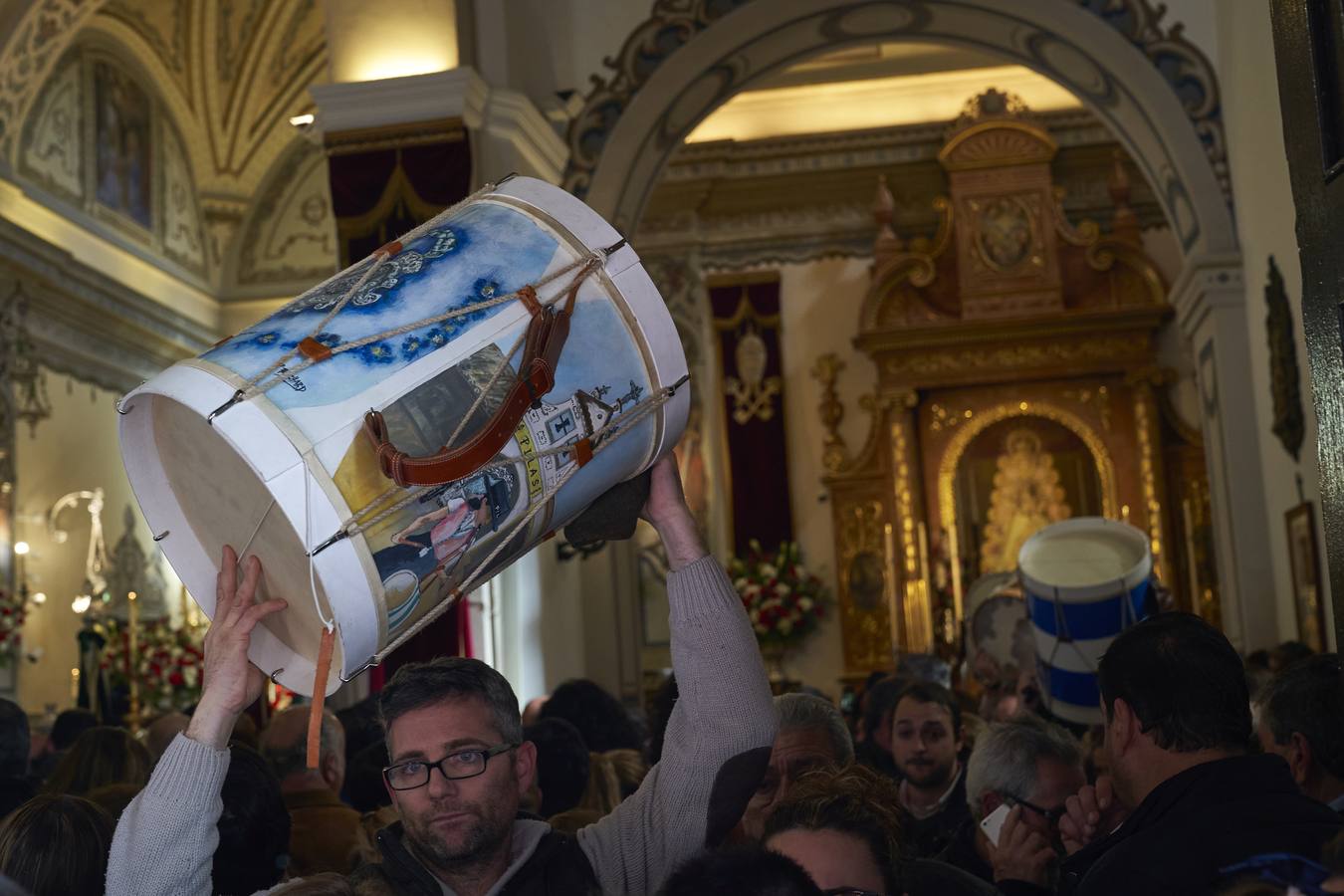 En imágenes, peregrinación extraordinaria de Triana y Pilas a la Blanca Paloma