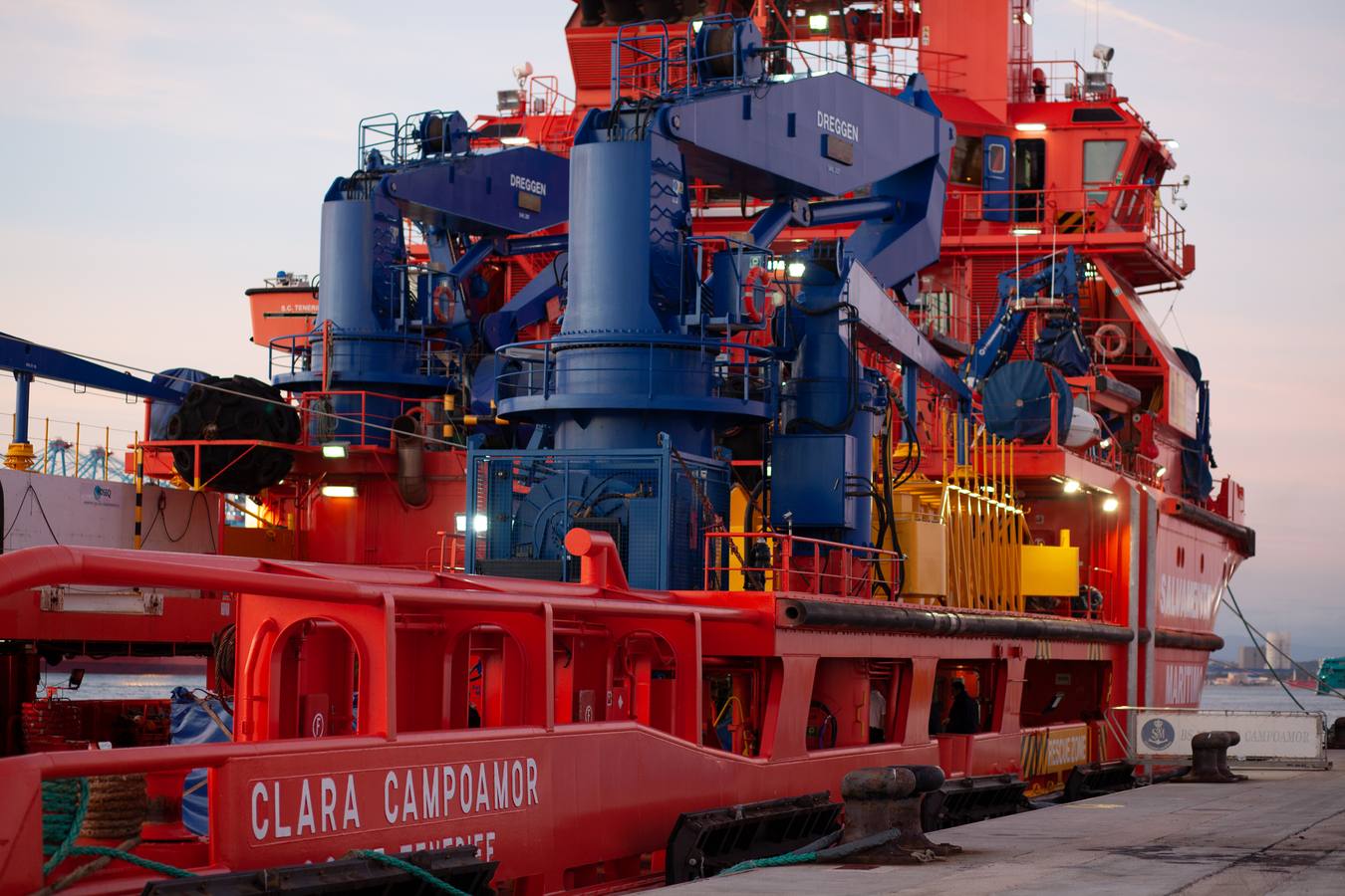 Instalan un sonar y un robot submarino en el «Clara Campoamor» para buscar el «Rúa Mar»