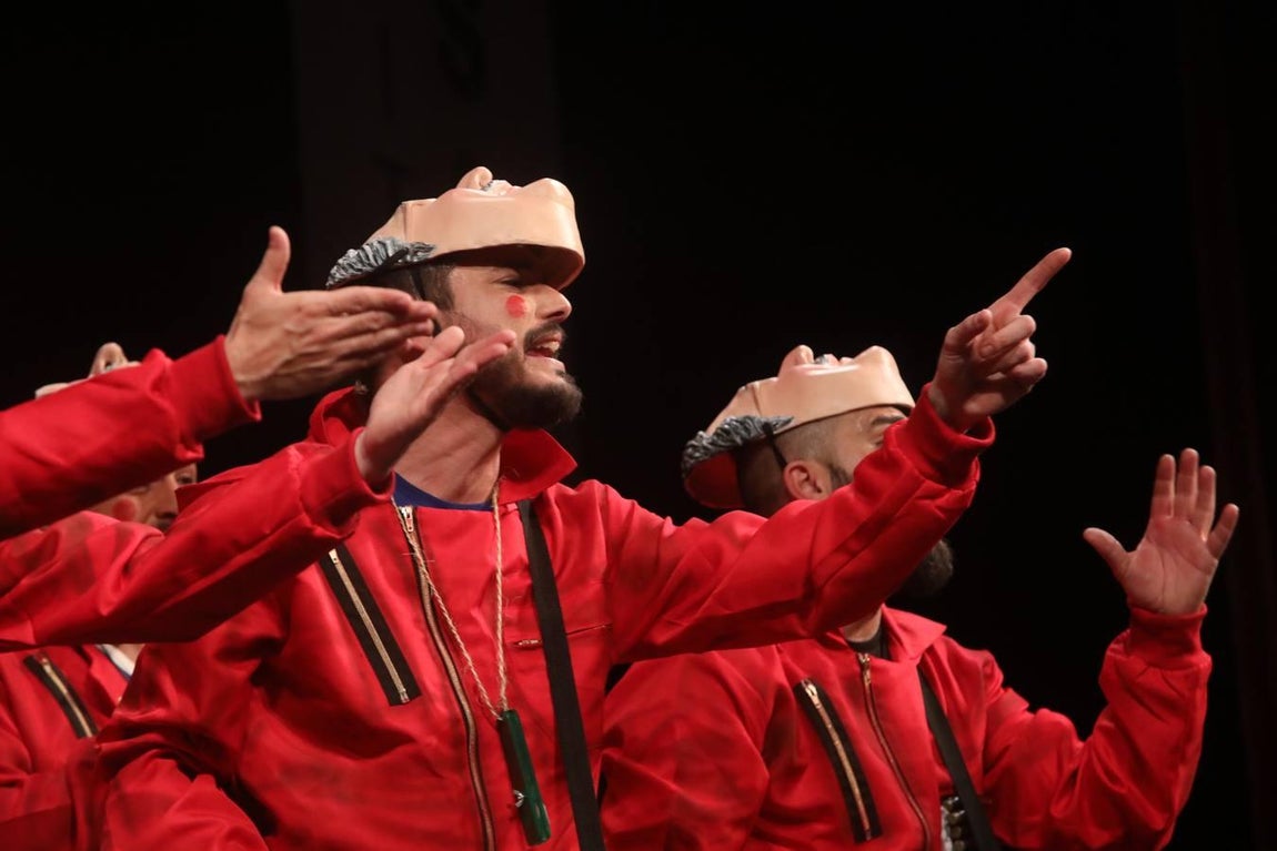 FOTOS: Chirigota La Casa de Papelillos en el COAC 2020