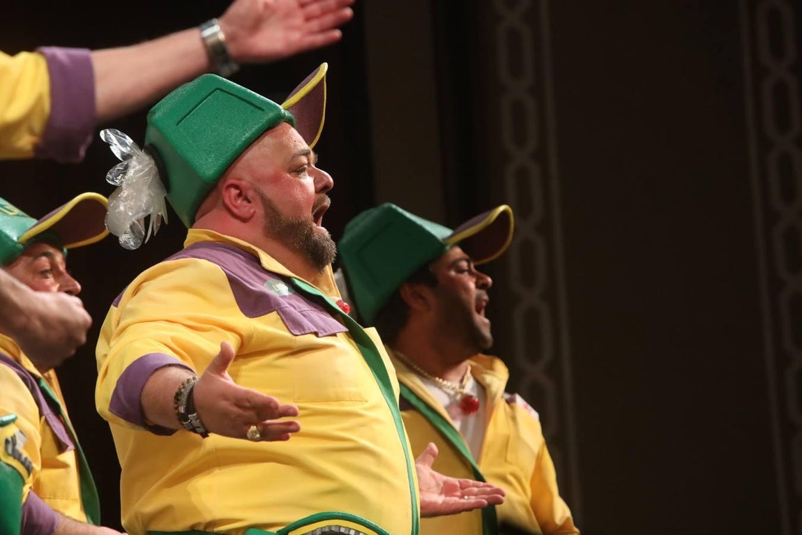 FOTOS: Chirigota Los Niños de la Petróleo en el COAC 2020