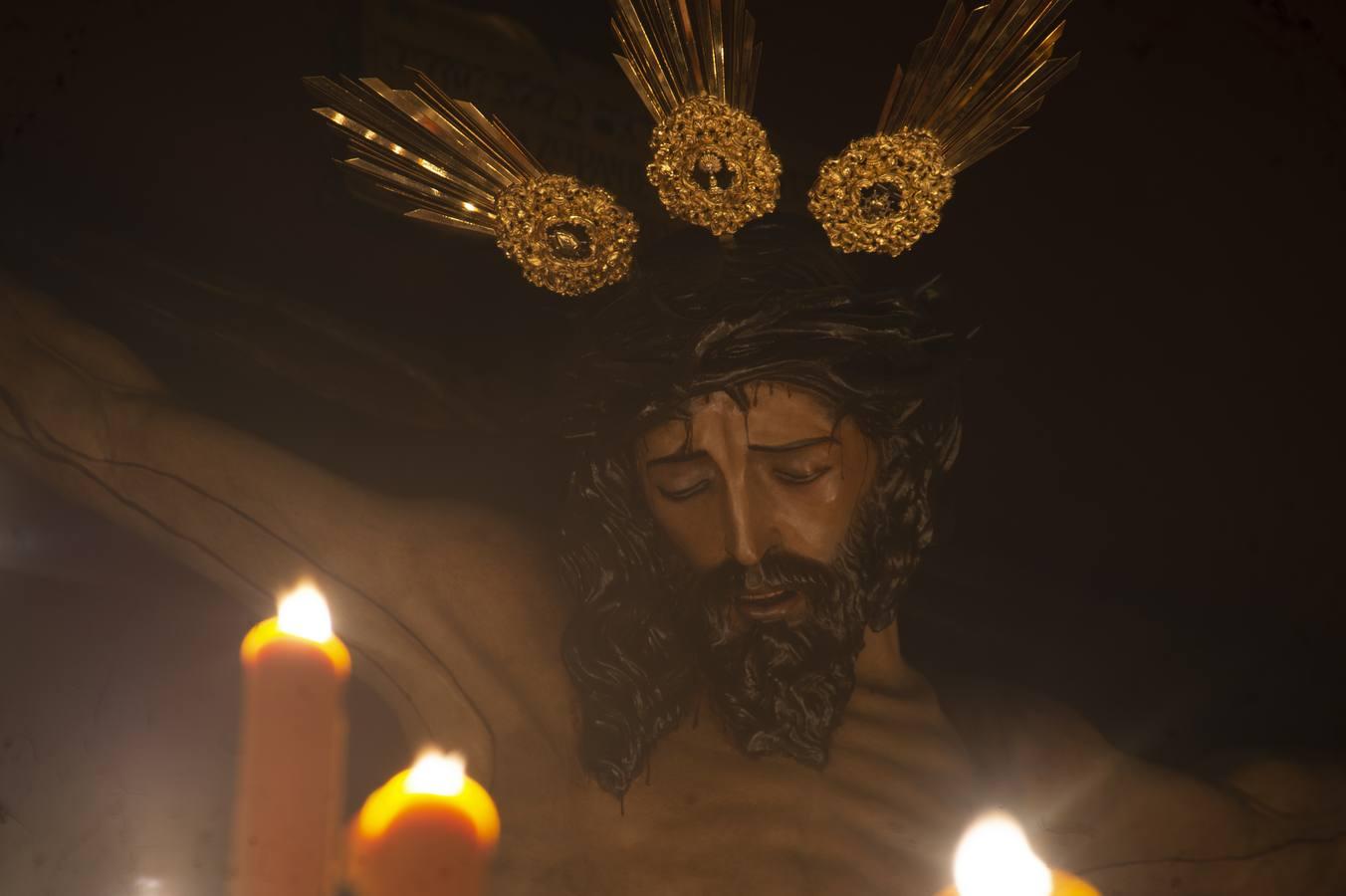 El altar de quinario del Cristo de la Buena Muerte de la Hiniesta