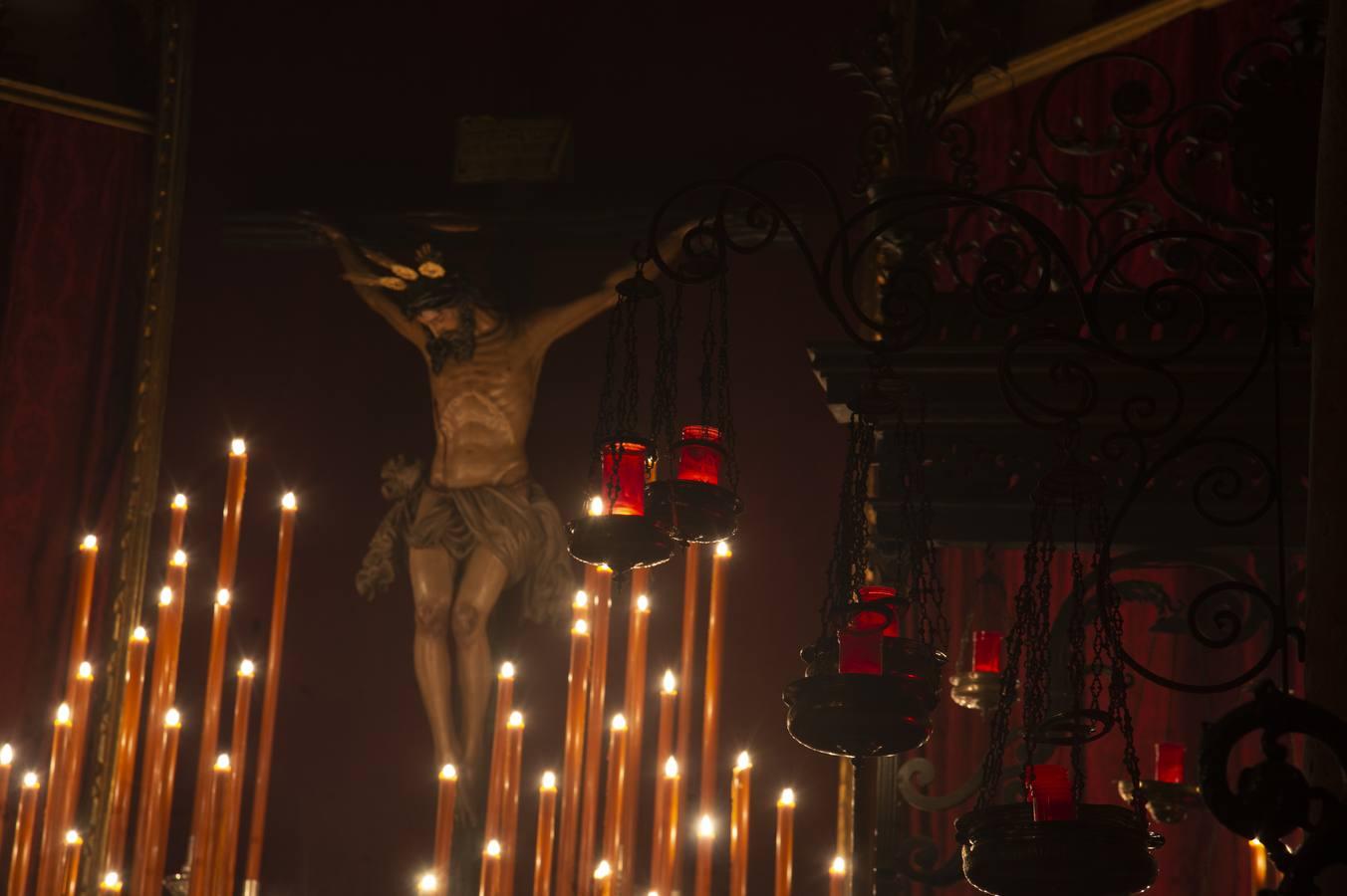 El altar de quinario del Cristo de la Buena Muerte de la Hiniesta