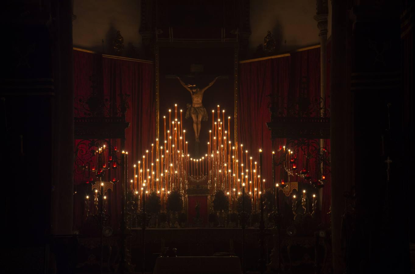 El altar de quinario del Cristo de la Buena Muerte de la Hiniesta