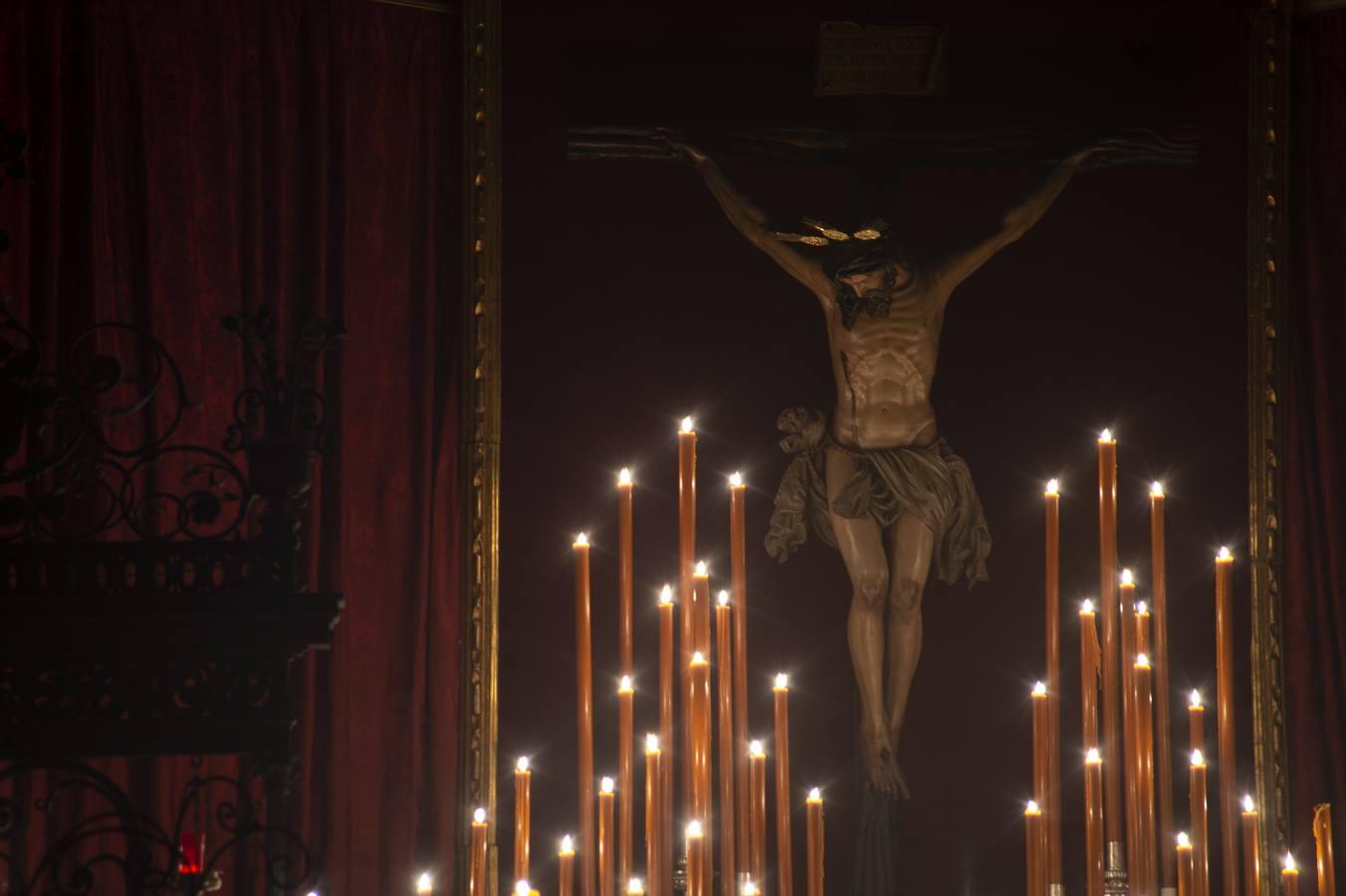 El altar de quinario del Cristo de la Buena Muerte de la Hiniesta