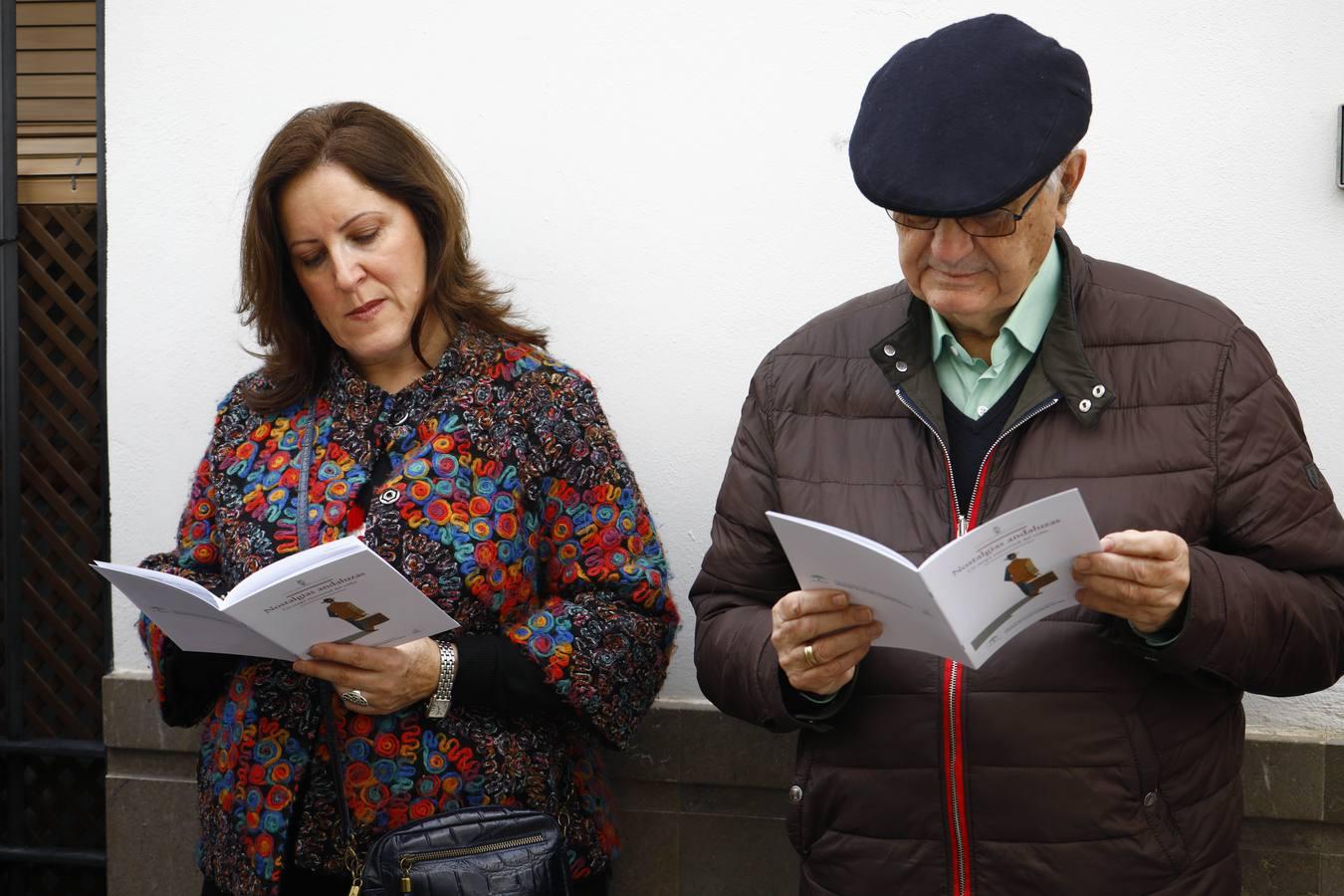 El paseo por la Córdoba del grupo Cántico, en imágenes