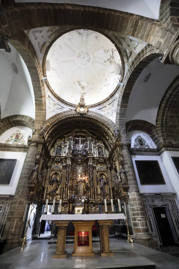 El deterioro de la iglesia de Santa Cruz