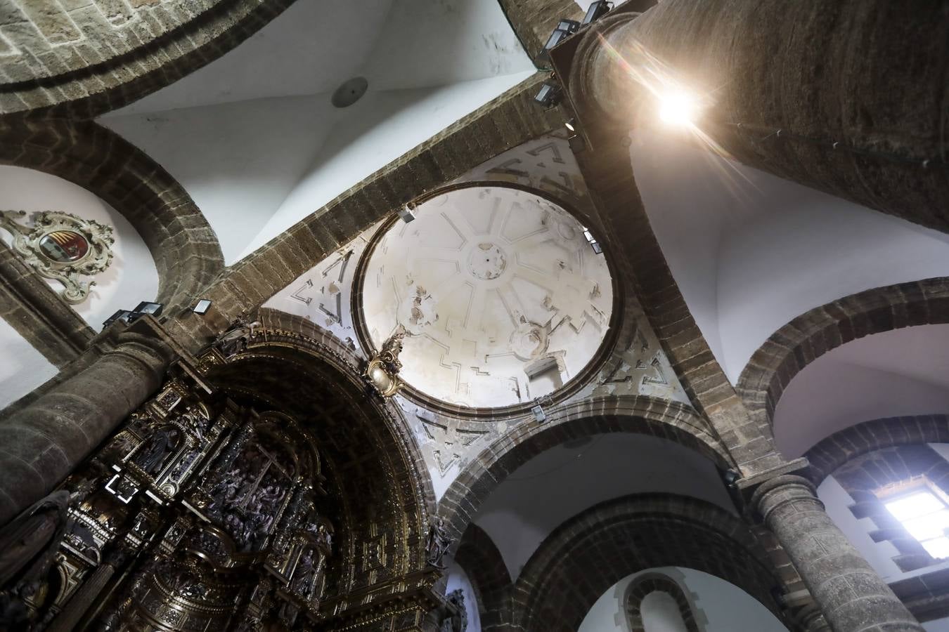 El deterioro de la iglesia de Santa Cruz