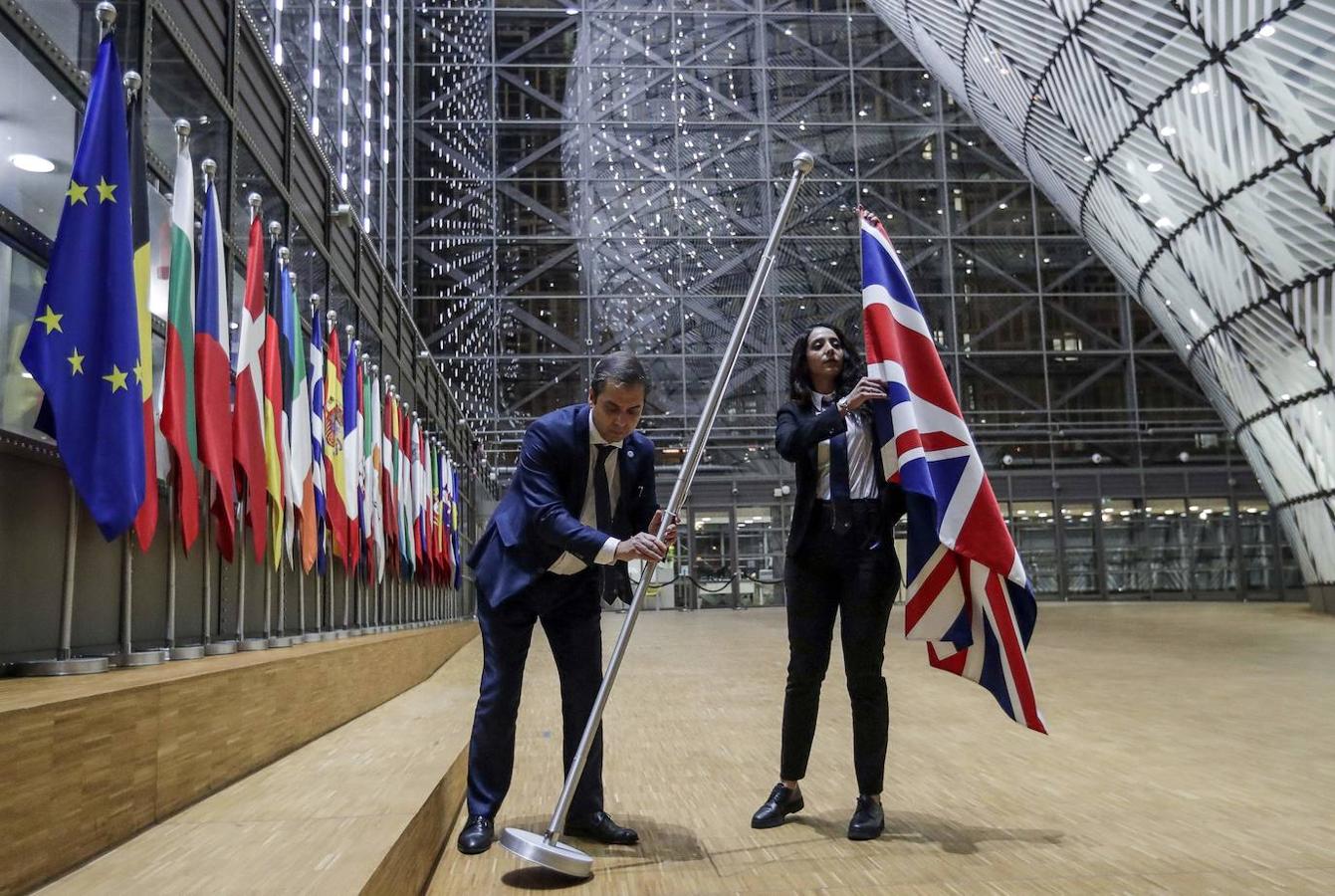 Retiran la bandera británica de la instituciones europeas. 