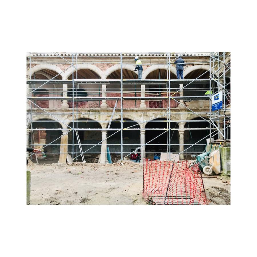 Claustro destimpanizado. 