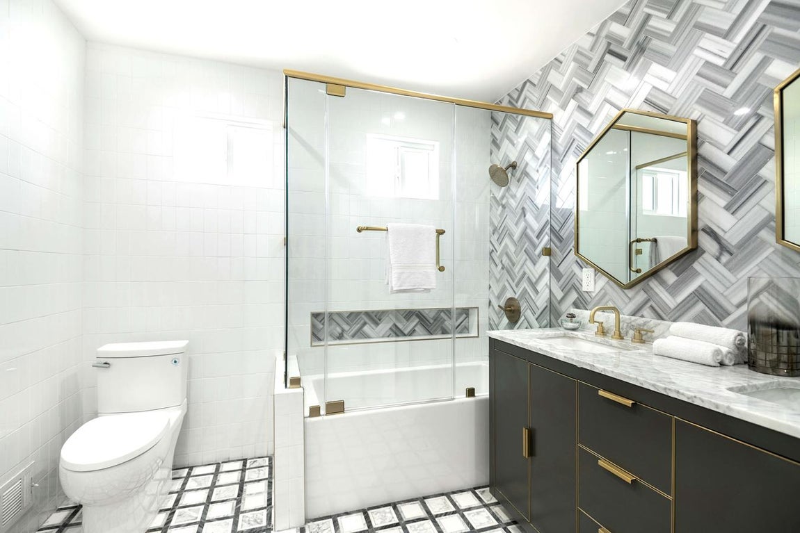 Meghan Markle en Hancock Park. Una fuente cercana a la pareja ha filtrado esta información a "The Daily Mail", y añade que los beneficios de esta colaboración irían destinados a su fundación