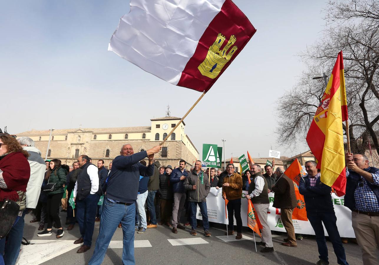 Las imágenes de la multitudinaria protesta de los agricultores y ganaderos en Toledo