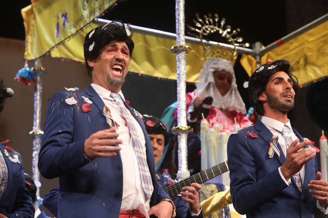 FOTOS: La chirigota Aquí estamos de paso el COAC 2020