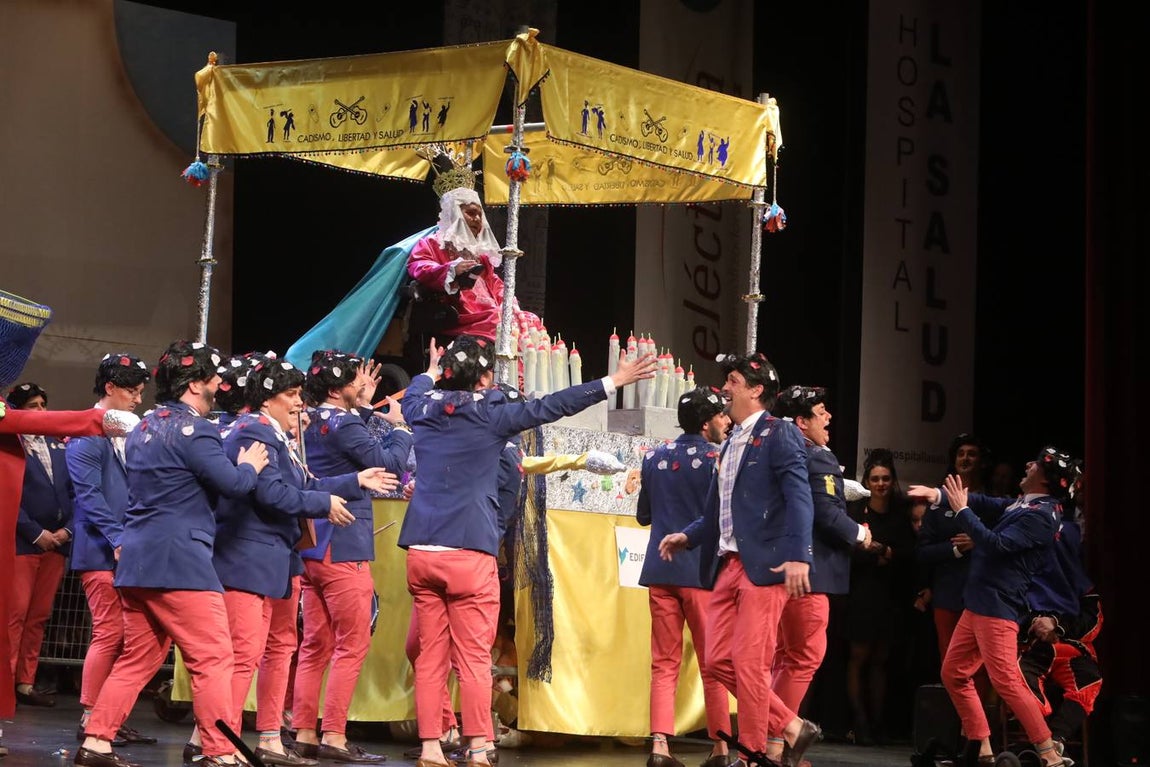 FOTOS: La chirigota Aquí estamos de paso el COAC 2020