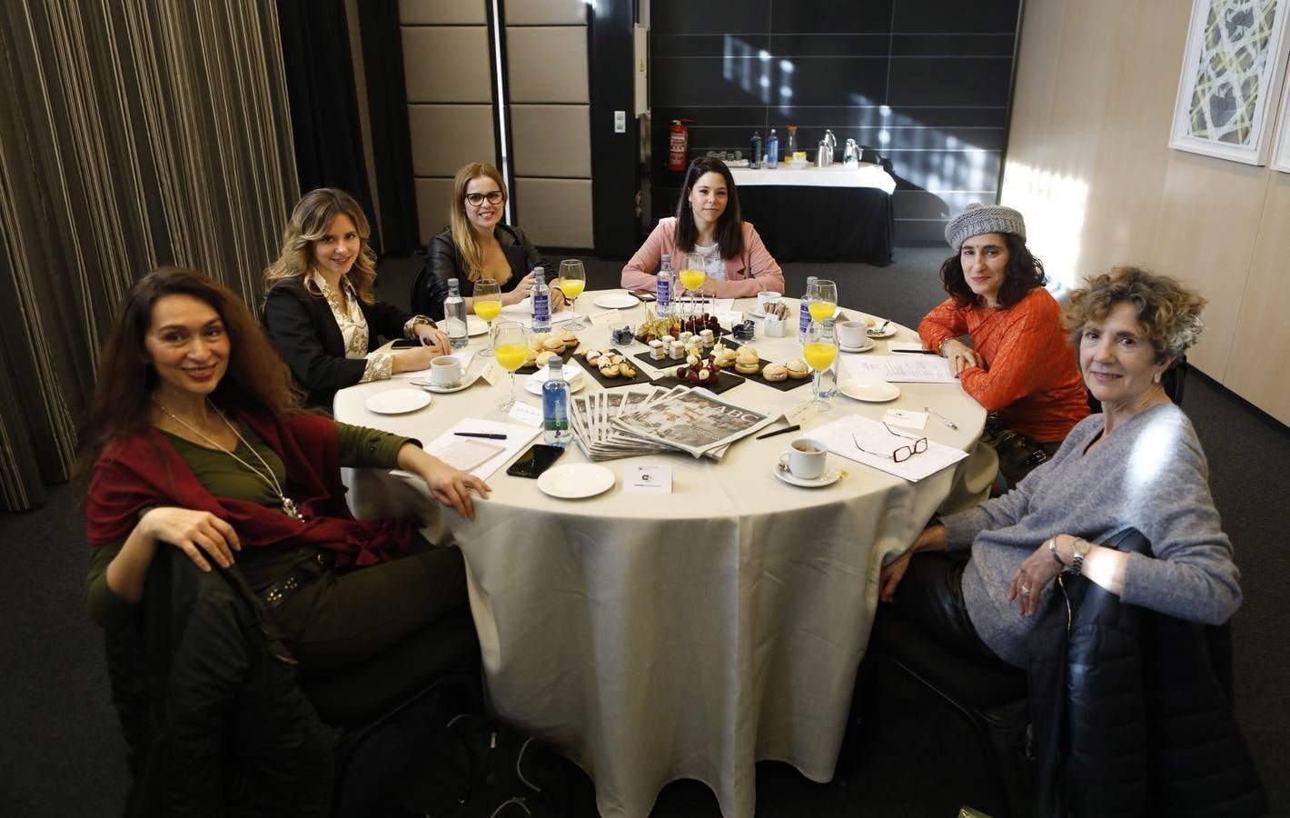 El desayuno «Andalucía en femenino», en imágenes