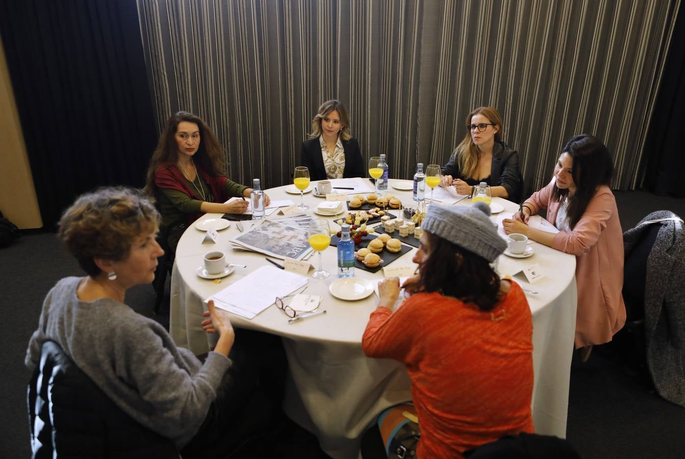 El desayuno «Andalucía en femenino», en imágenes