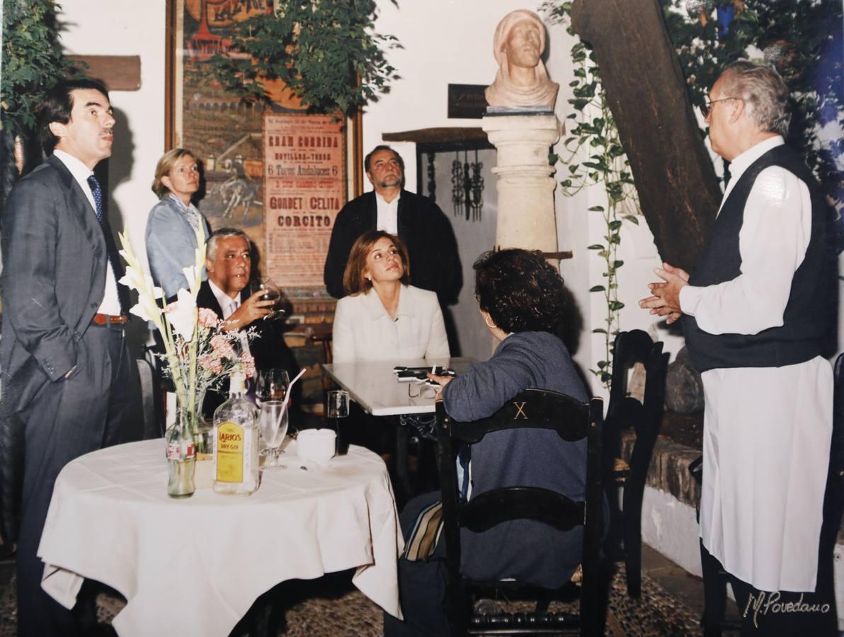 El expresidente Aznar, Javier Arenas y Ana Botella compartieron velada con Julio Anguita. 