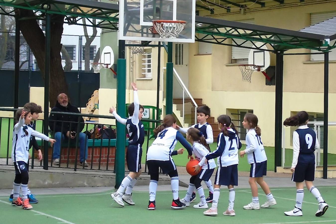 Las mejores imágenes del partido de baloncesto