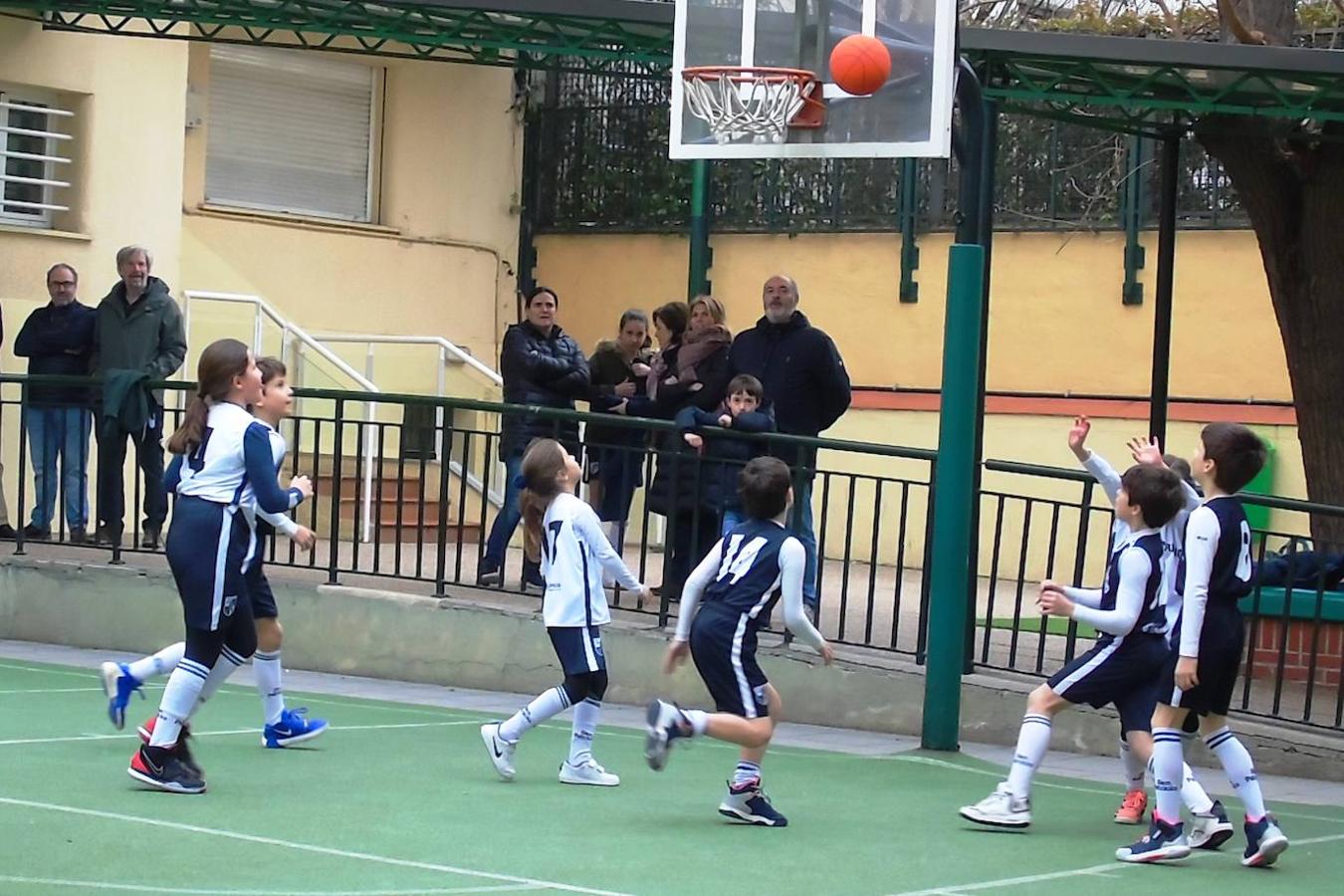 Las mejores imágenes del partido de baloncesto