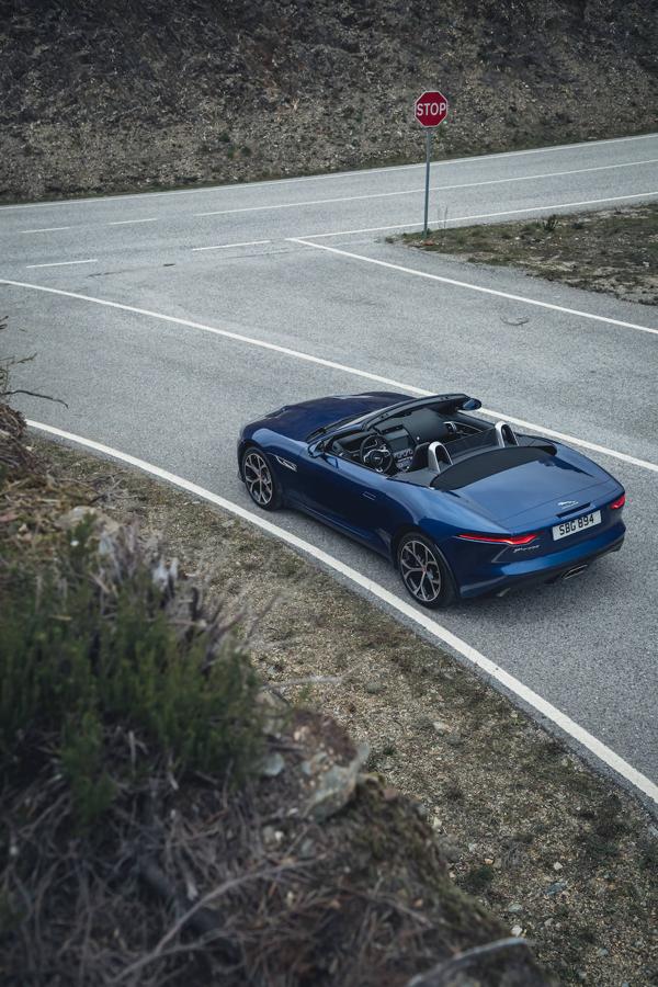 El nuevo Jaguar F-Type, tanto en versión coupé y convertible, en imágenes