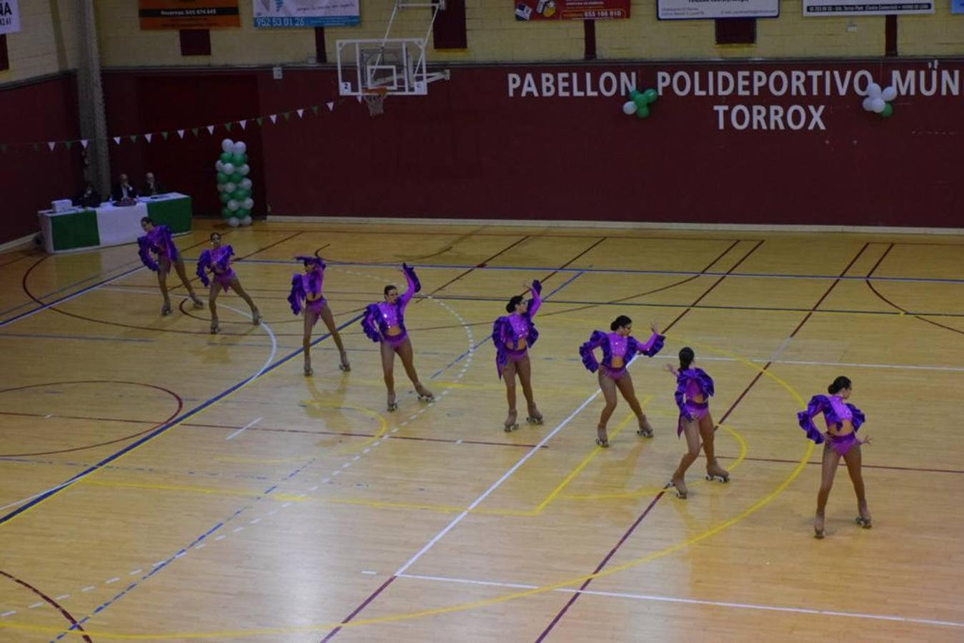 Las sevillanas fueron muy aplaudidas en el pabellón polideportivo de Torrox