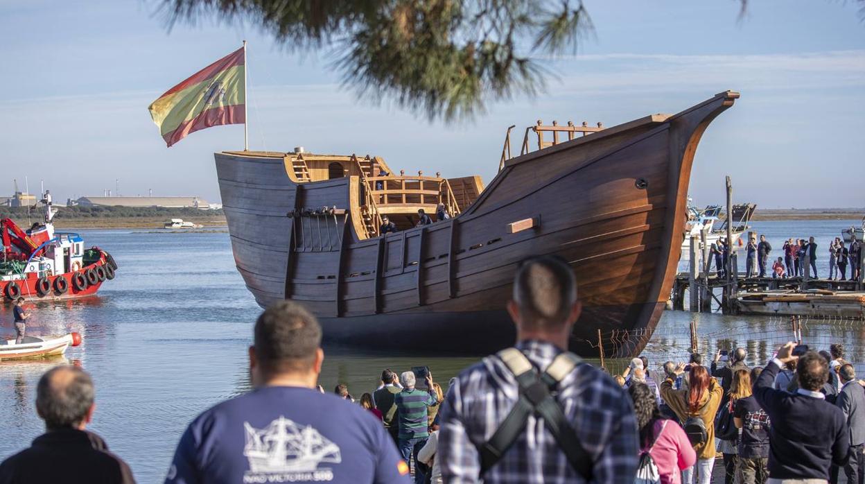 Una réplica de la Nao Victoria llega a Sevilla