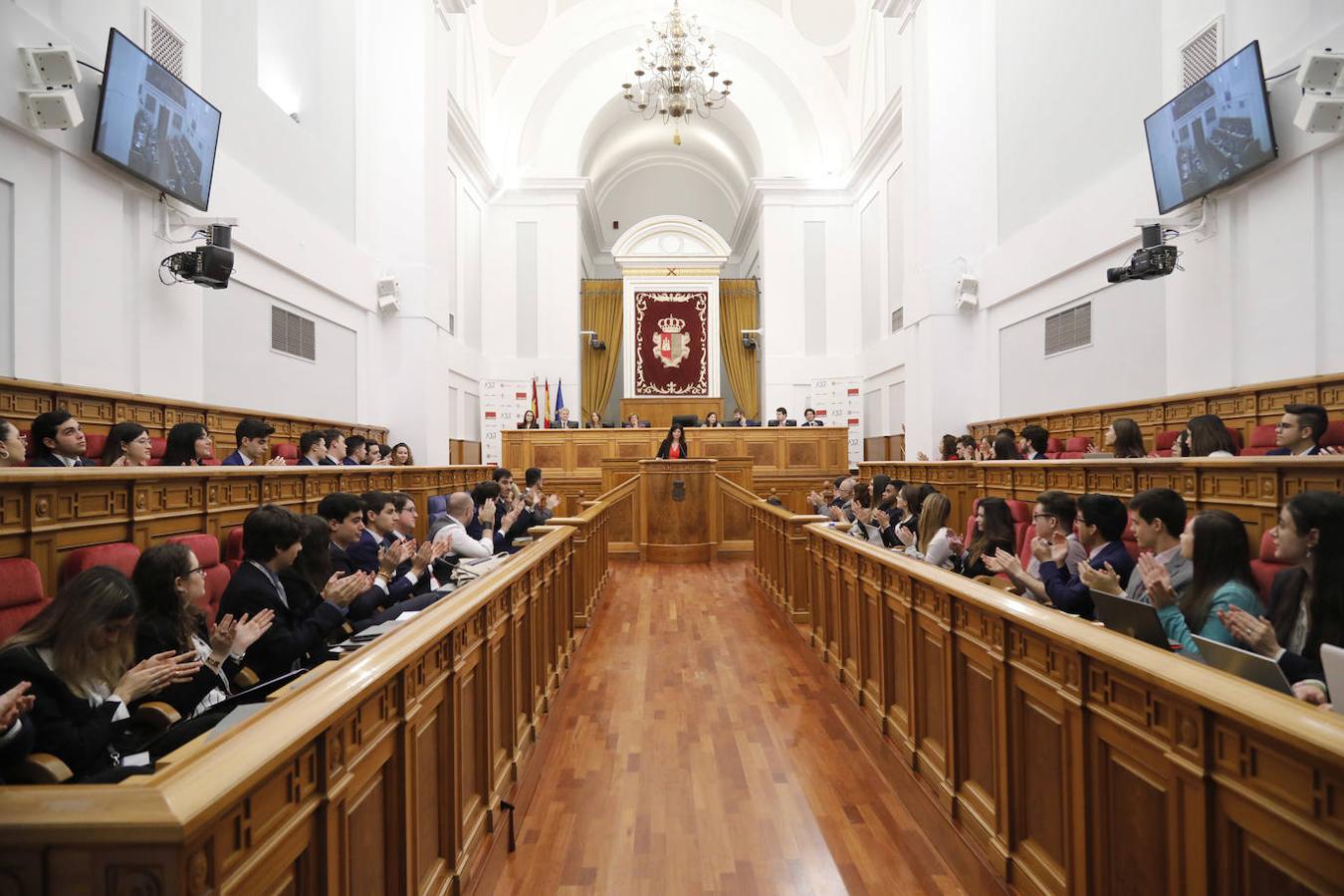 En imágenes: los universitarios debaten en las Cortes de Castilla-la Mancha