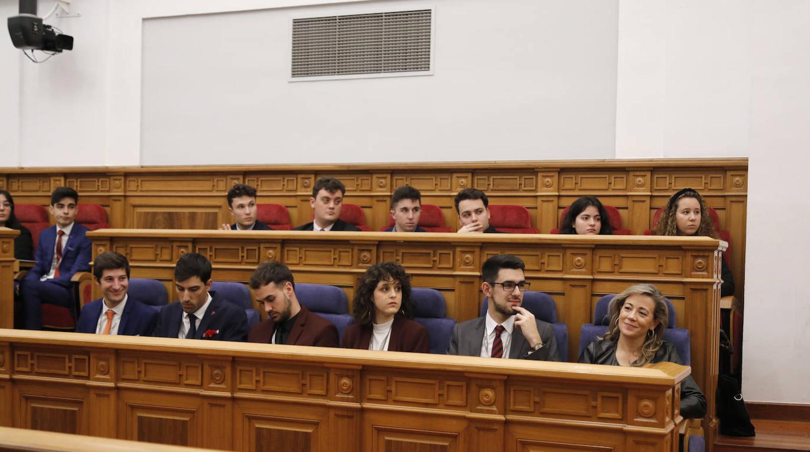 En imágenes: los universitarios debaten en las Cortes de Castilla-la Mancha