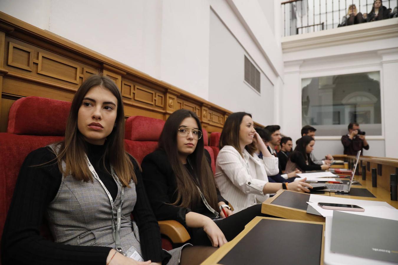 En imágenes: los universitarios debaten en las Cortes de Castilla-la Mancha