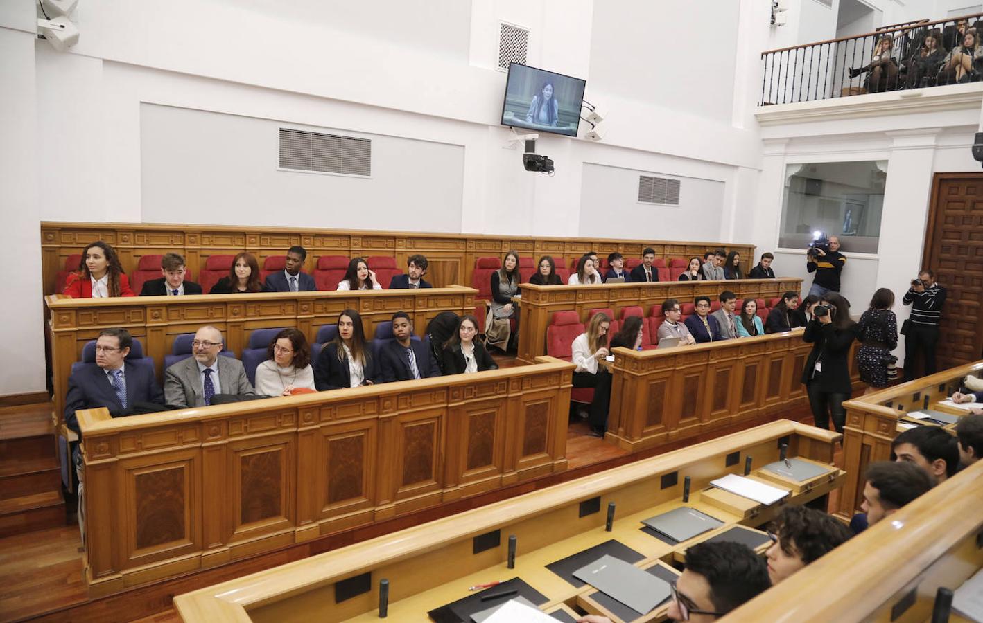 En imágenes: los universitarios debaten en las Cortes de Castilla-la Mancha