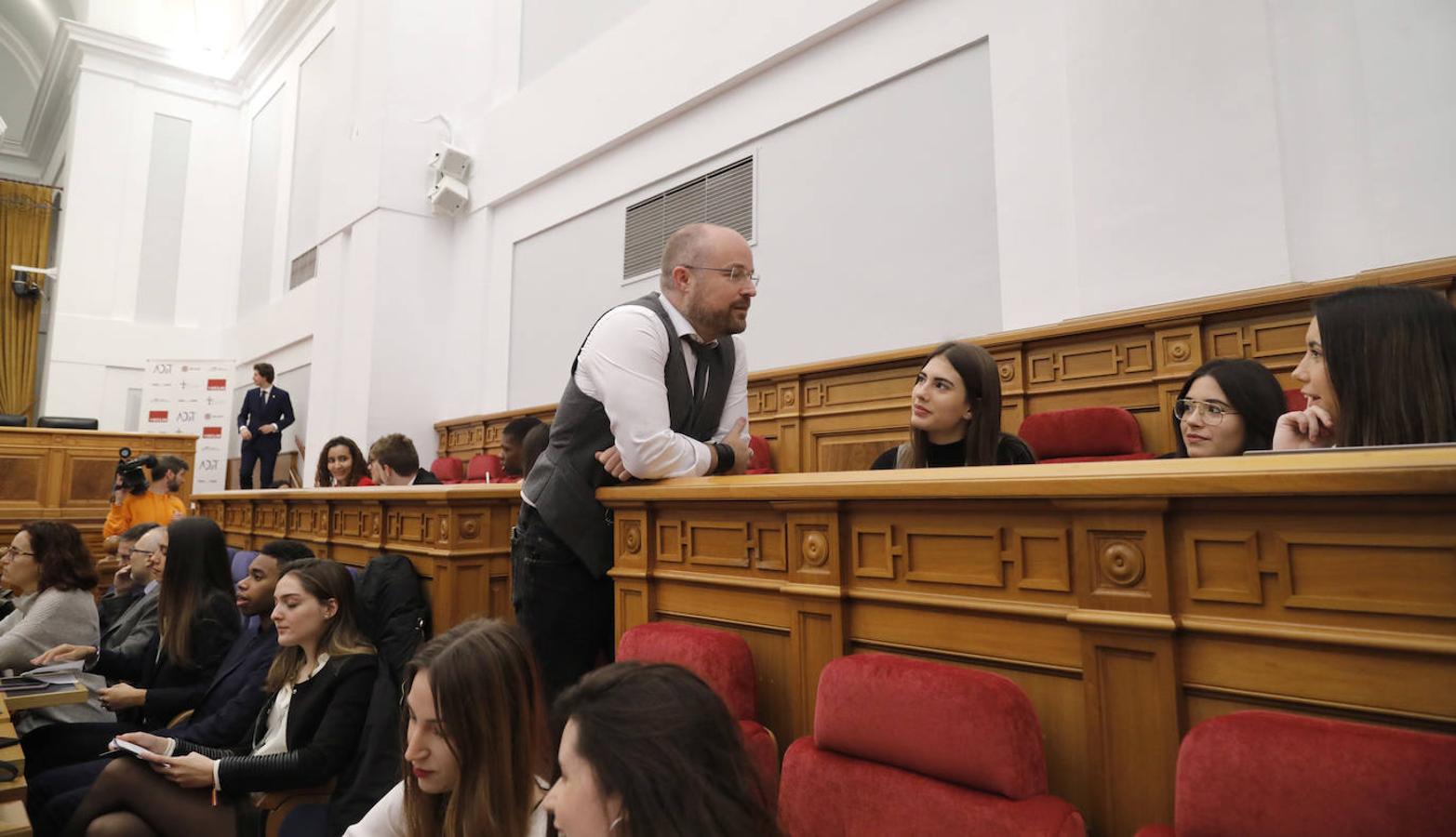 En imágenes: los universitarios debaten en las Cortes de Castilla-la Mancha