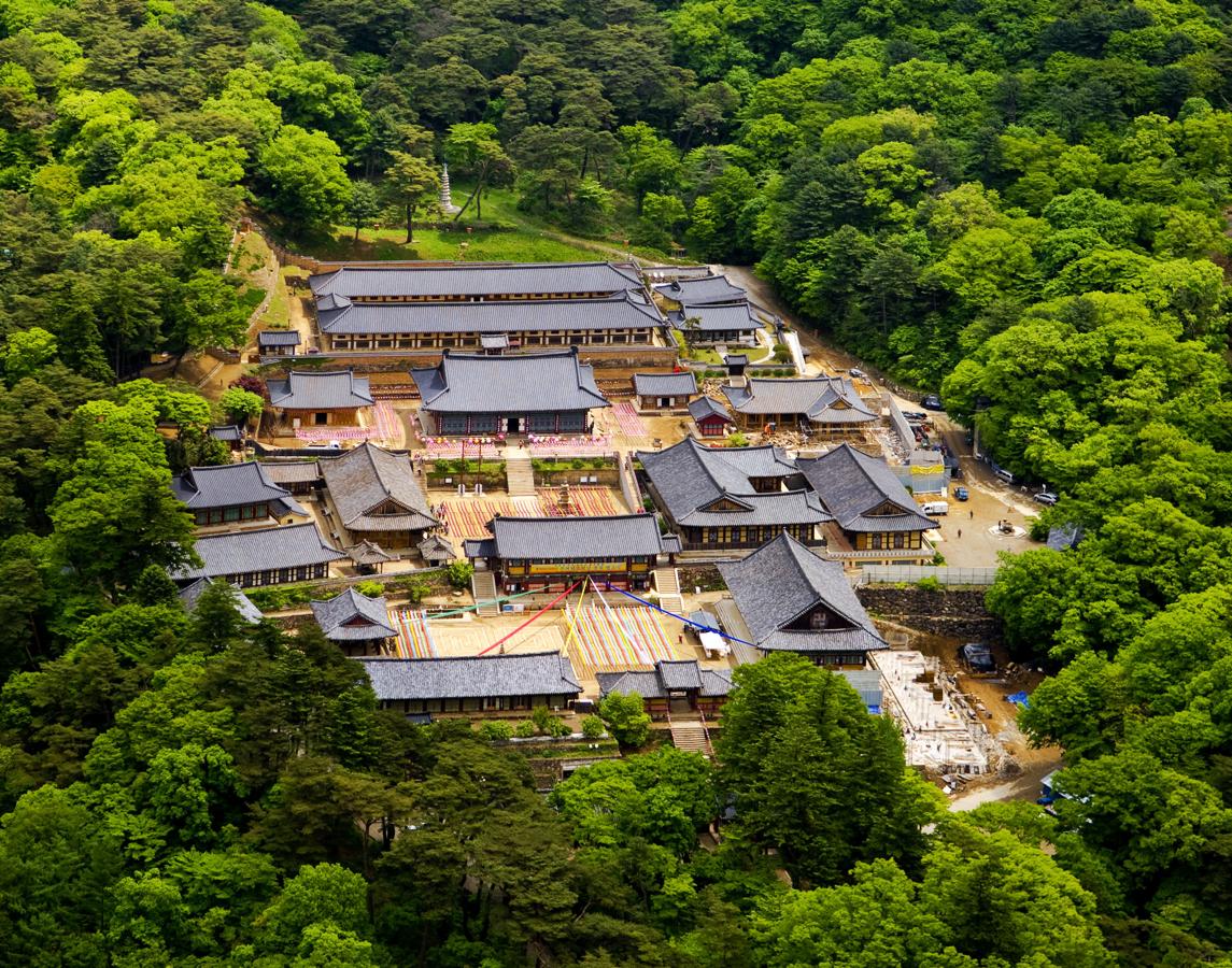 Templo de Haeinsa. Haeinsa es un templo budista construido en el año 802 en Gyeongsang del Sur, en Corea del Sur.