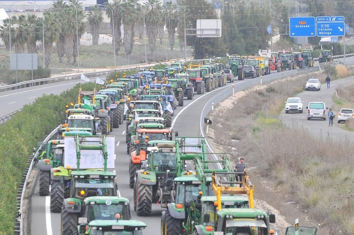 Las reivindicaciones de los agricultores en Málaga, en imágenes