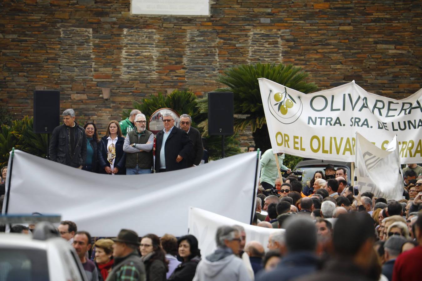 La protesta de los agricultores de Córdoba en Adamuz, en imágenes