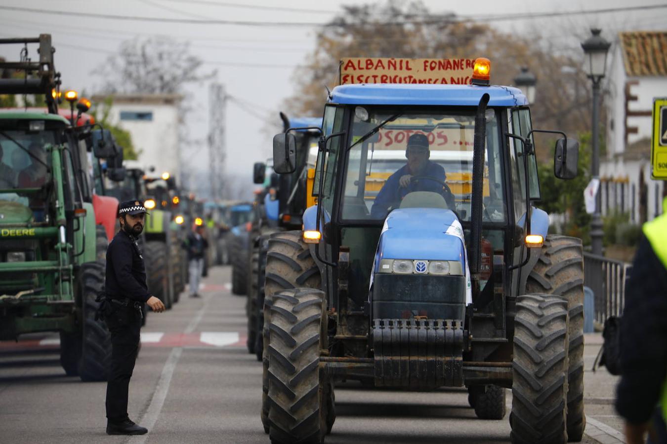 La protesta de los agricultores de Córdoba en Adamuz, en imágenes