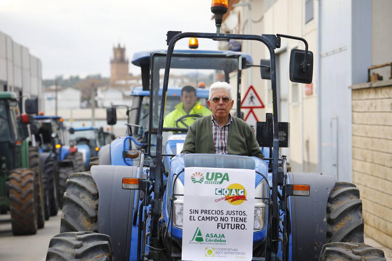 La protesta de los agricultores de Córdoba en Adamuz, en imágenes