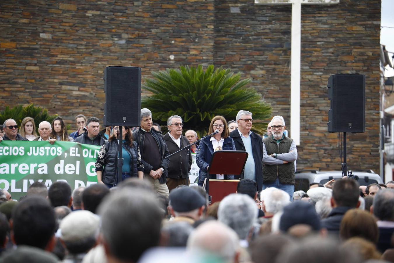 La protesta de los agricultores de Córdoba en Adamuz, en imágenes