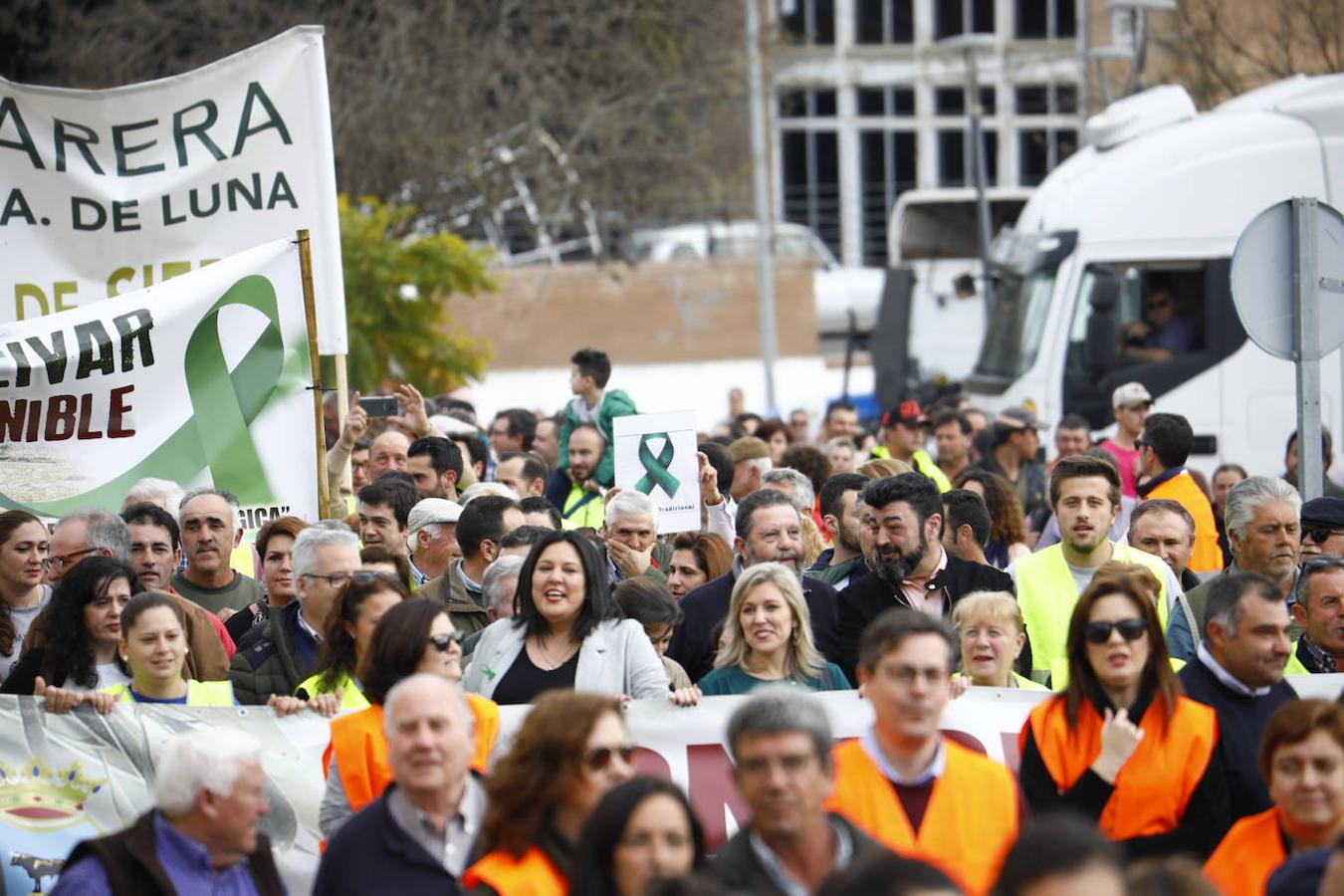 La protesta de los agricultores de Córdoba en Adamuz, en imágenes