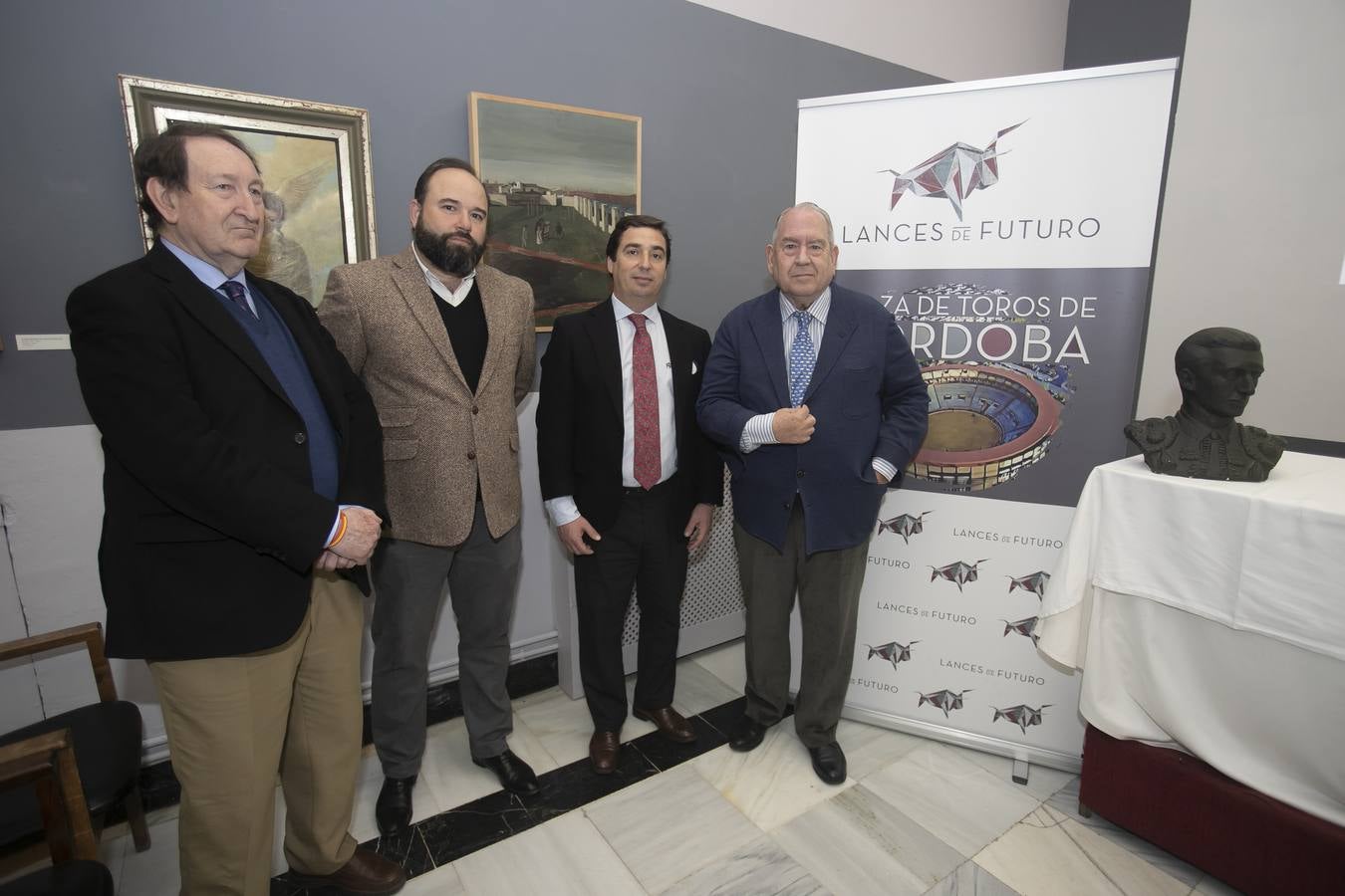 La presentación del libro de Manolete de Carlos Abella en Córdoba, en imágenes