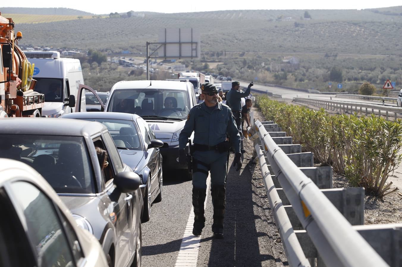 Los momentos más tensos de la protesta en Lucena de los agricultores